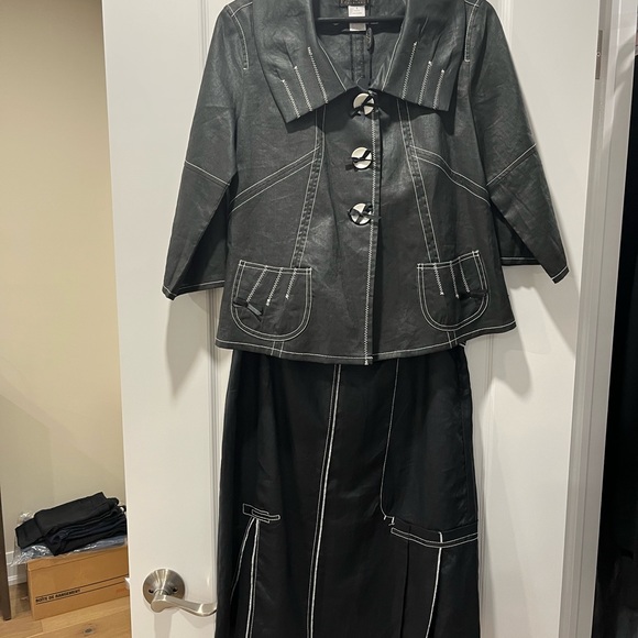 Skirt and jacket - Picture 1 of 8